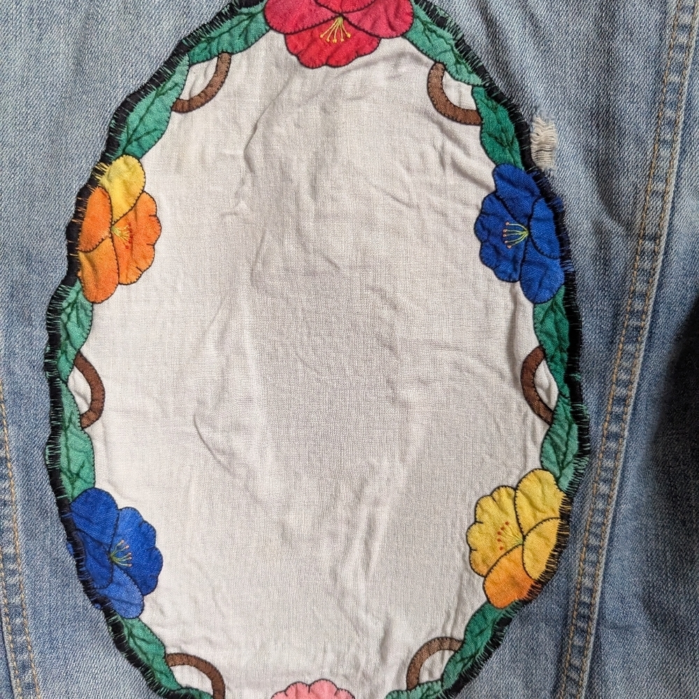 VINTAGE DIY Handmade Embroidered Floral Back Light Wash Jean Jacket Size Medium - Picture 8 of 13